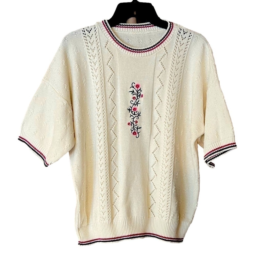 Vintage short sleeve sweater with floral embroidery and banded arms and waist
